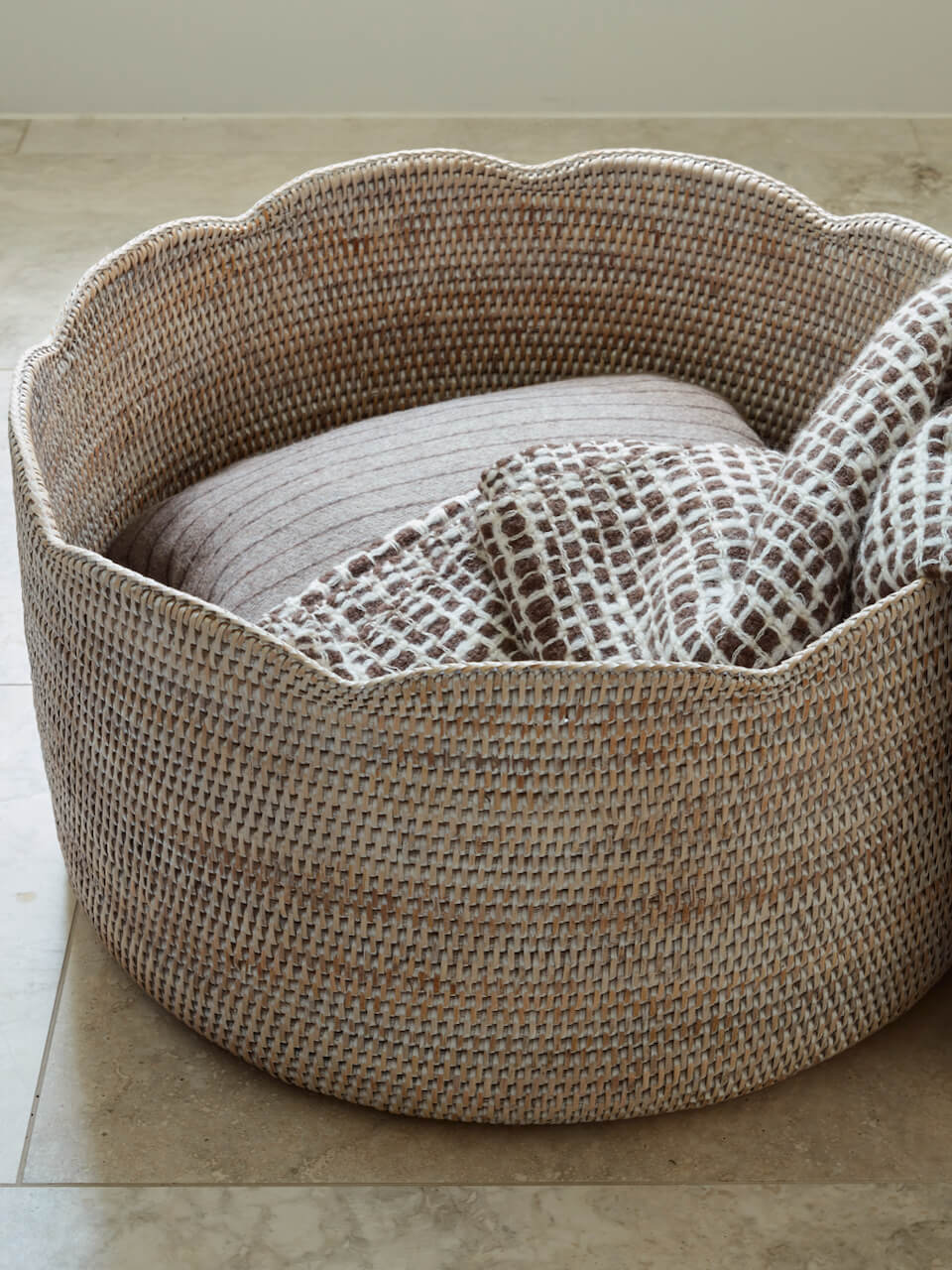 Skye Rattan Scallop Edge Basket Large - White