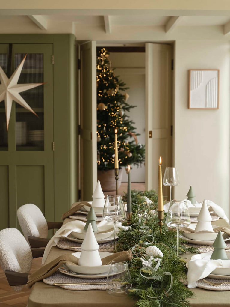 Christmas Table Setting - Classic Whites