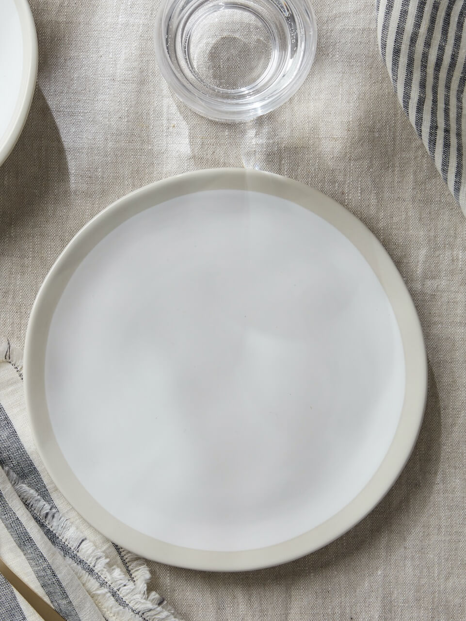 Vela Tableware